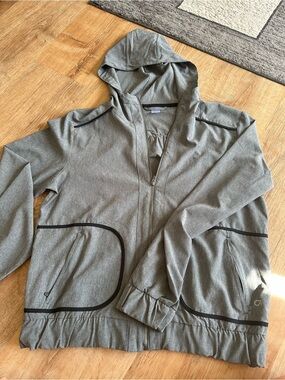 Gap fit woman Hooded Zip-Up Jacket with Black Trim